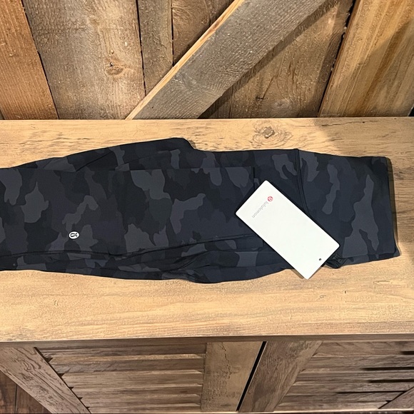Lululemon 🌚 BRUSHED Base Pace 28” HR Running Tight DARK CAMO SOLD OUT size 6 - Picture 9 of 10